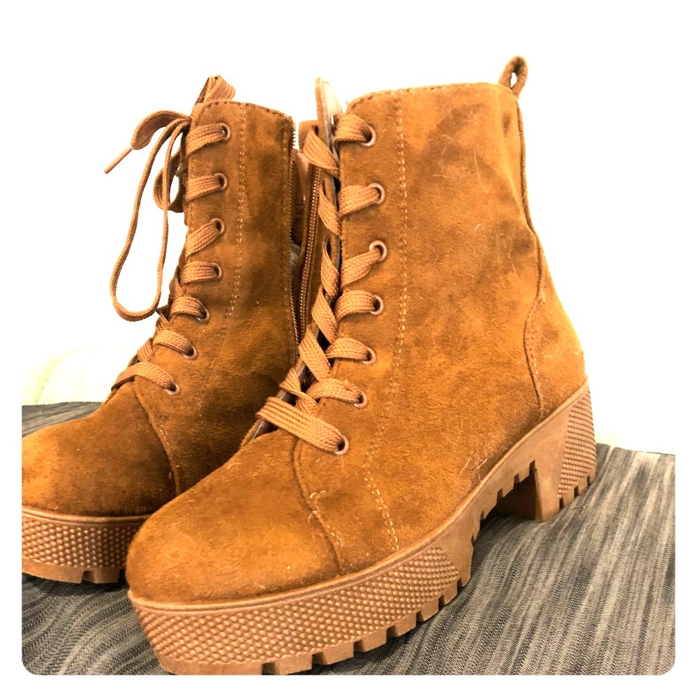 CHunky Heel Lace Up Boots NWOB 7.5